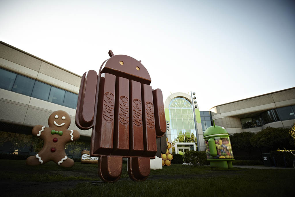 Android KitKat statue at Google - flanked by mascots for former iterations of the Android OS. 